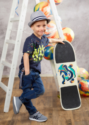 Kinder-Junge-Skateboard