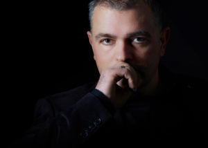 Portrait-Maik-Schroeder-Fotostudio-Corinna